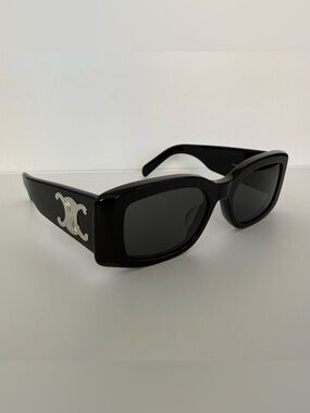 NEW!!! Celine black Triomphe sunglasses CL40282U 01A Authentic